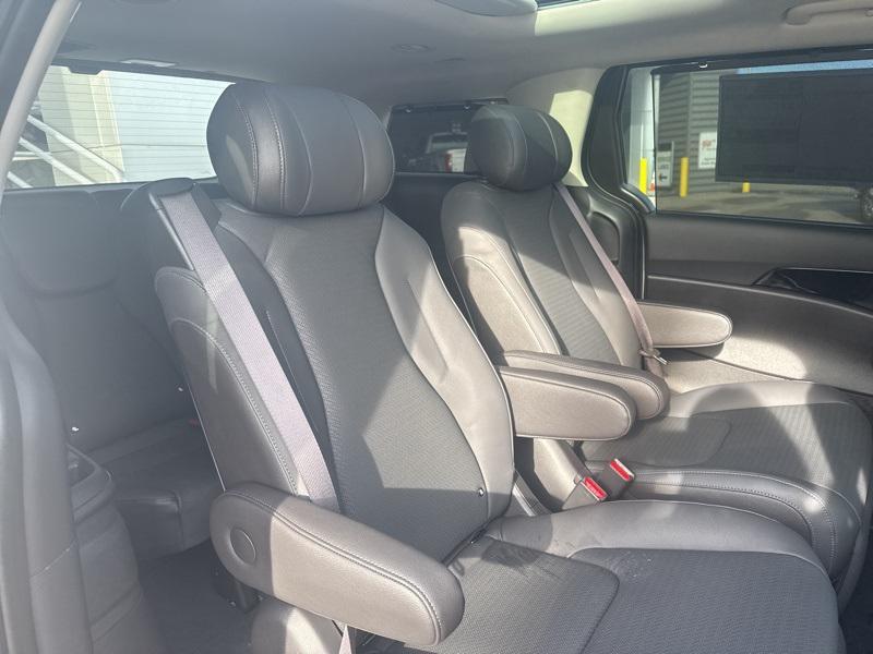 new 2026 Kia Carnival Hybrid car, priced at $55,260