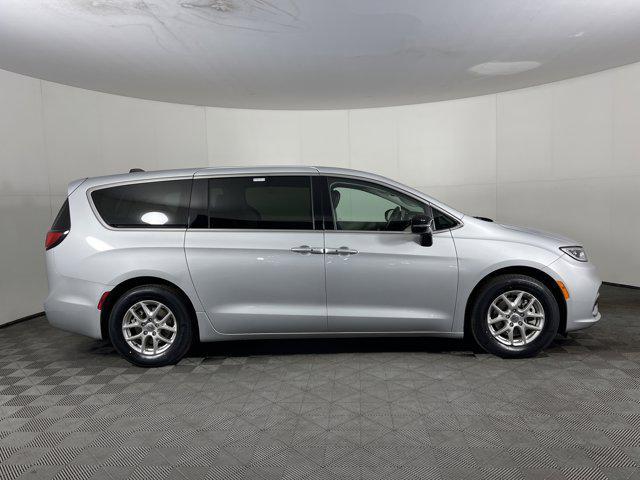 used 2024 Chrysler Pacifica car, priced at $28,997