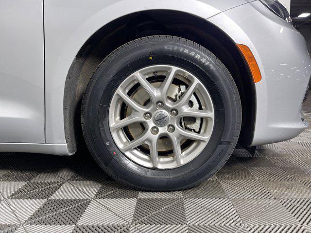 used 2024 Chrysler Pacifica car, priced at $28,997