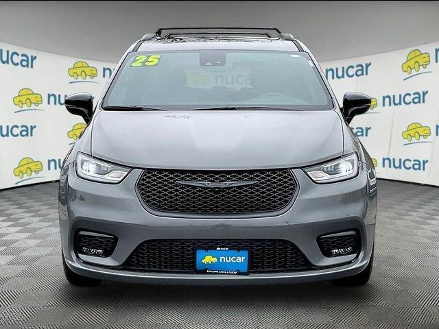used 2025 Chrysler Pacifica car, priced at $35,394