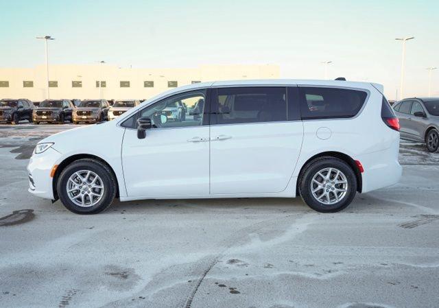 used 2024 Chrysler Pacifica car, priced at $29,597