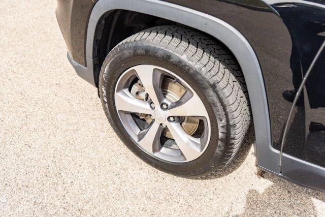 used 2019 Jeep Cherokee car, priced at $16,494