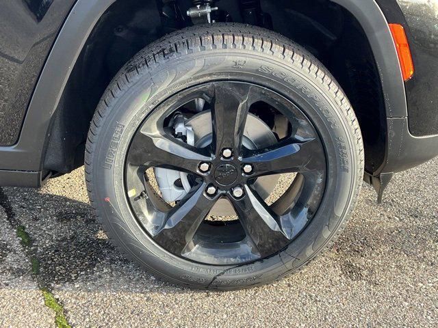 used 2025 Jeep Grand Cherokee car, priced at $49,204