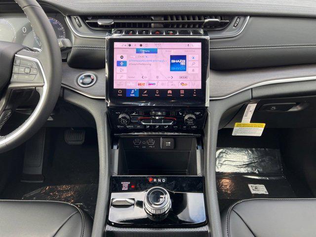 new 2025 Jeep Grand Cherokee car, priced at $48,695