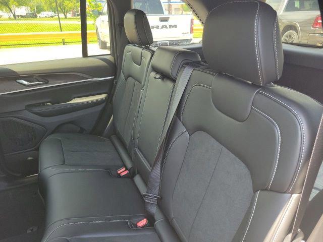 new 2026 Jeep Grand Cherokee car, priced at $49,675