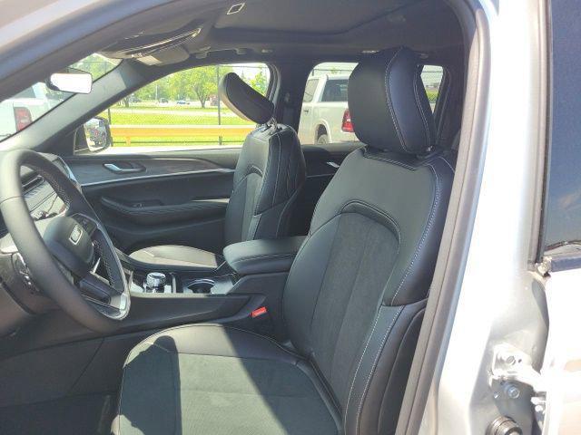 new 2026 Jeep Grand Cherokee car, priced at $49,675