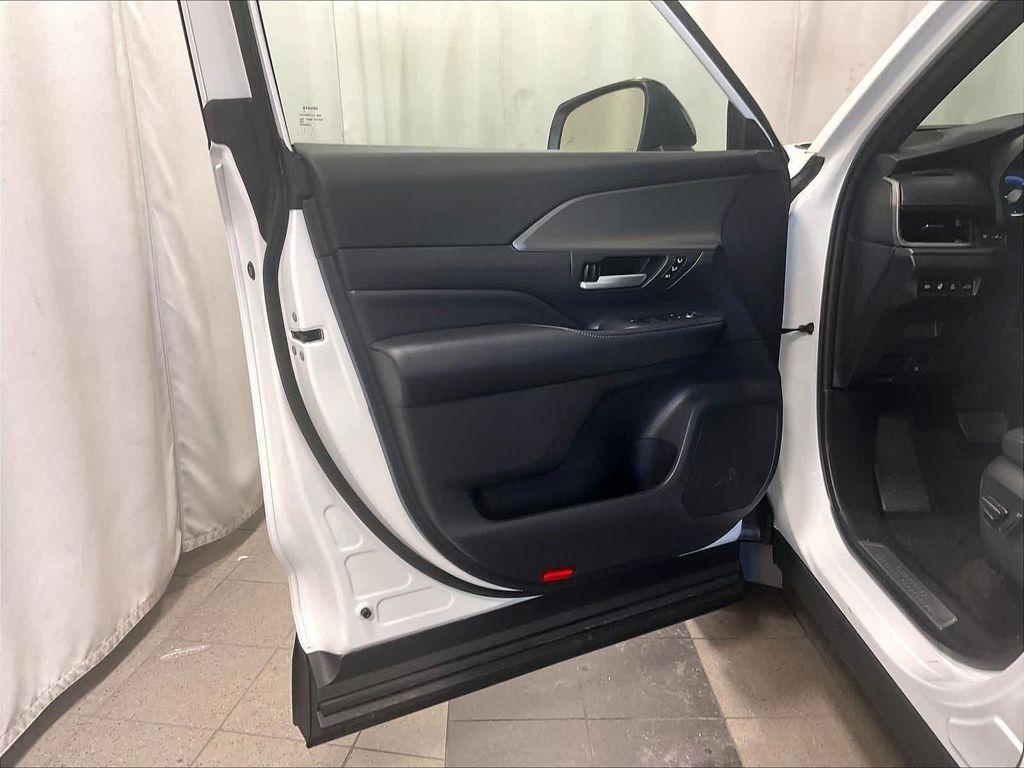 used 2025 Toyota Grand Highlander car, priced at $55,800