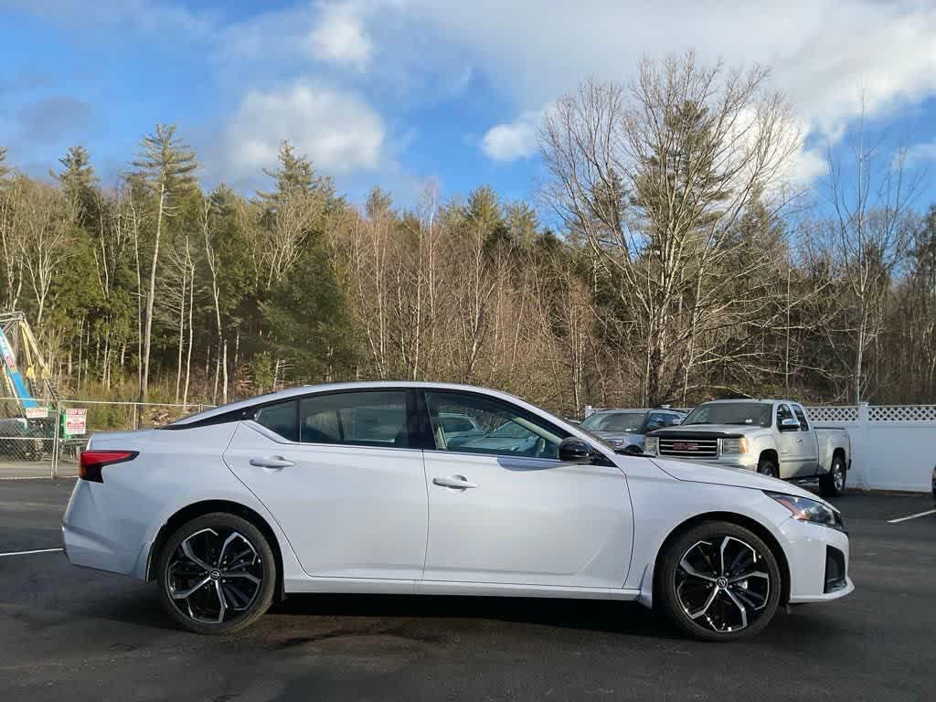 new 2025 Nissan Altima car, priced at $33,040