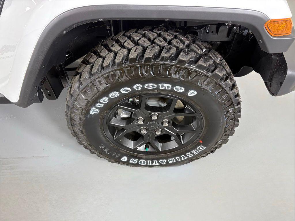 new 2026 Jeep Gladiator car, priced at $41,590