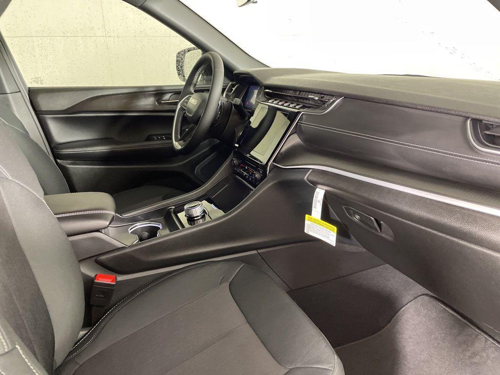 new 2025 Jeep Grand Cherokee car, priced at $29,900