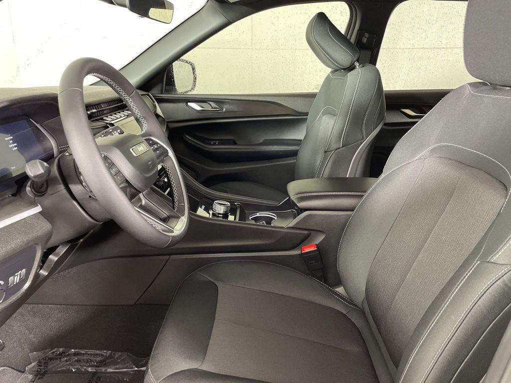 new 2025 Jeep Grand Cherokee car, priced at $29,900