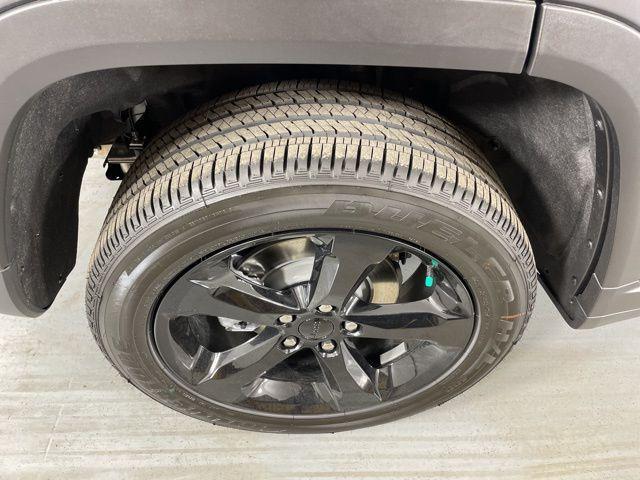 new 2025 Jeep Grand Cherokee car, priced at $32,200