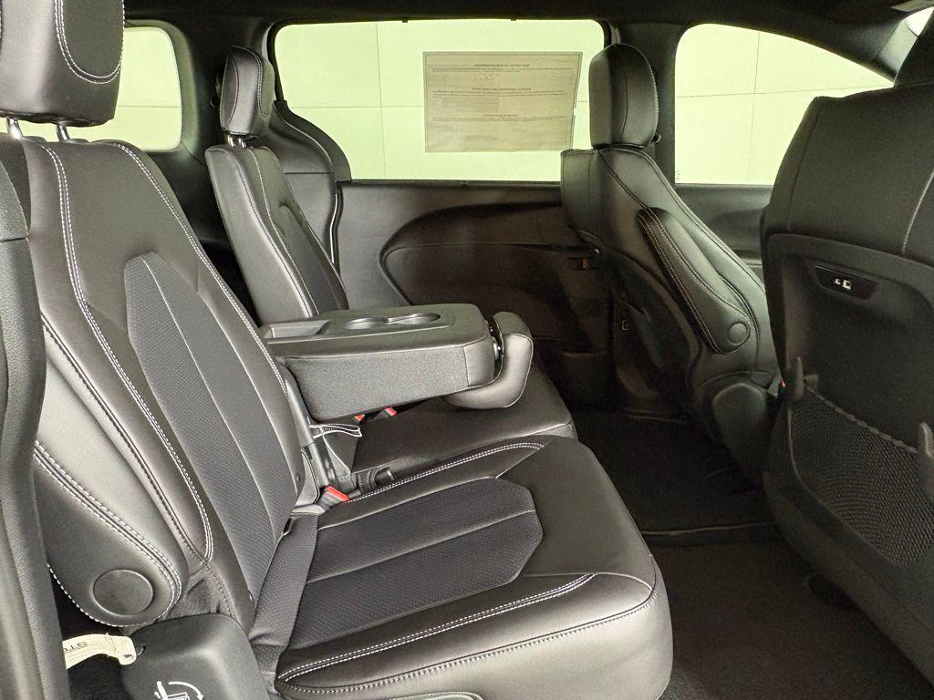 new 2026 Chrysler Pacifica car, priced at $39,380
