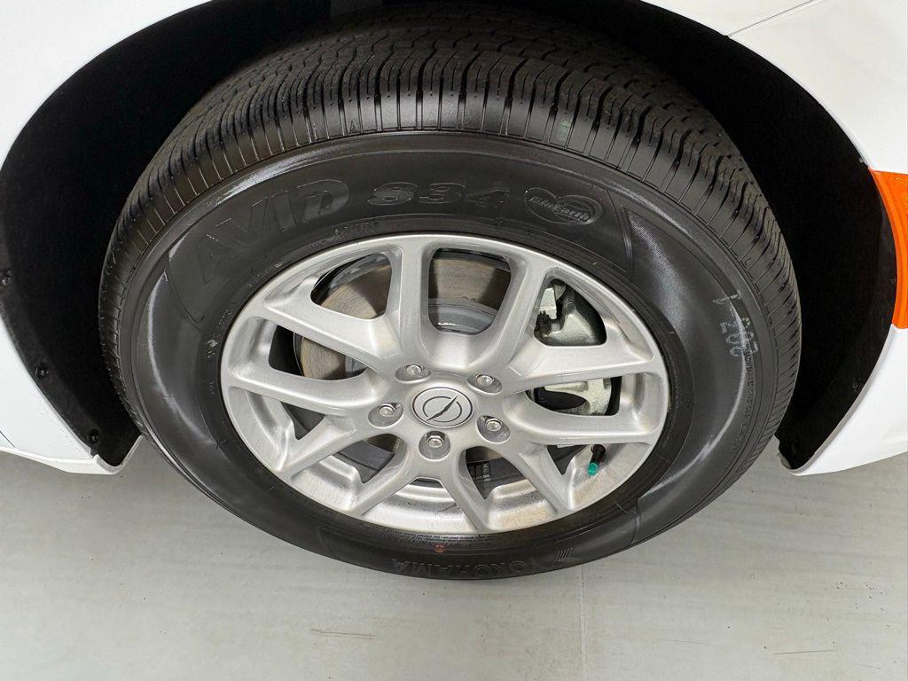 new 2026 Chrysler Pacifica car, priced at $39,380