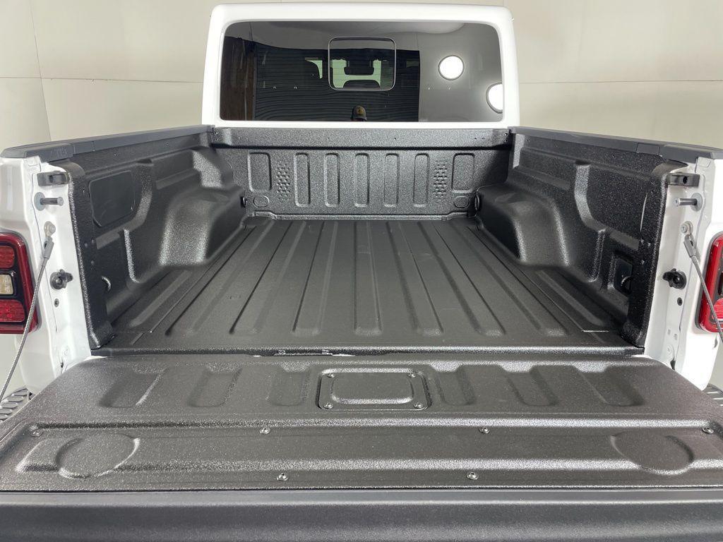 new 2025 Jeep Gladiator car, priced at $50,985