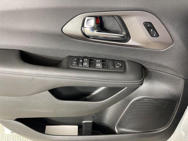 new 2025 Chrysler Pacifica car, priced at $38,425