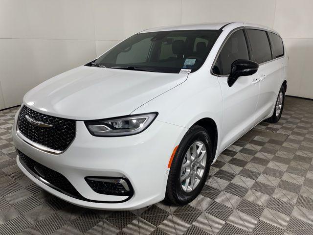 new 2025 Chrysler Pacifica car, priced at $38,425