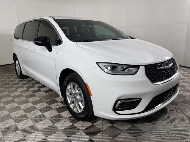 new 2025 Chrysler Pacifica car, priced at $38,425