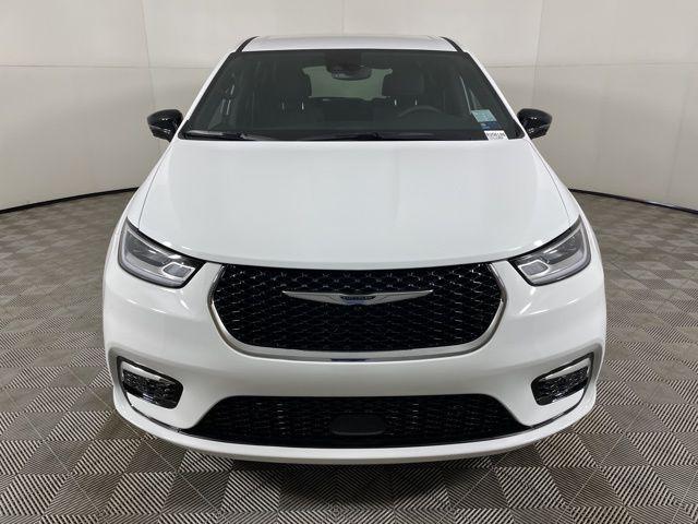 new 2025 Chrysler Pacifica car, priced at $38,425