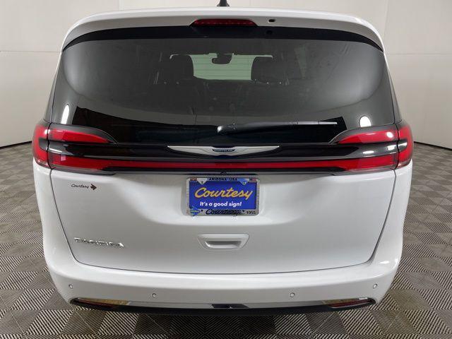new 2025 Chrysler Pacifica car, priced at $38,425