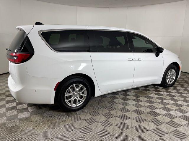 new 2025 Chrysler Pacifica car, priced at $38,425