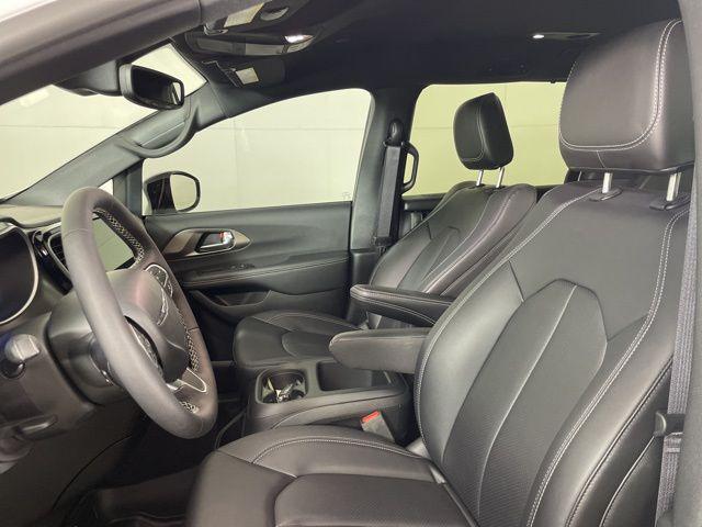 new 2025 Chrysler Pacifica car, priced at $38,425