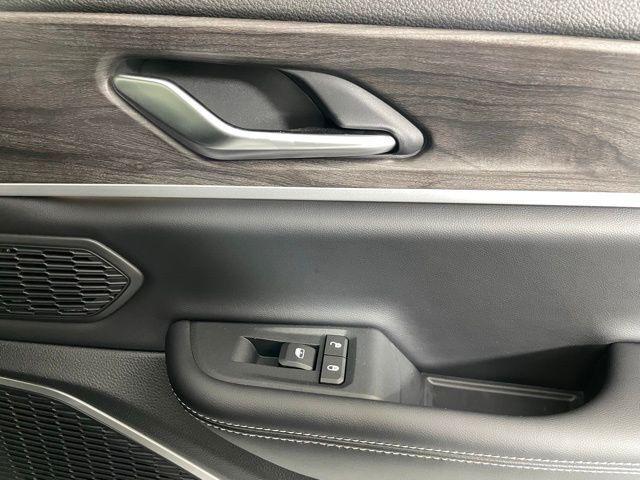 new 2025 Jeep Grand Cherokee L car, priced at $42,800