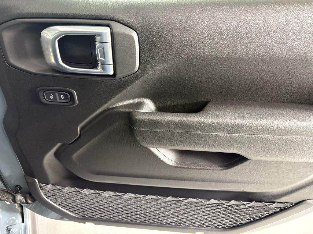 new 2026 Jeep Gladiator car, priced at $47,900