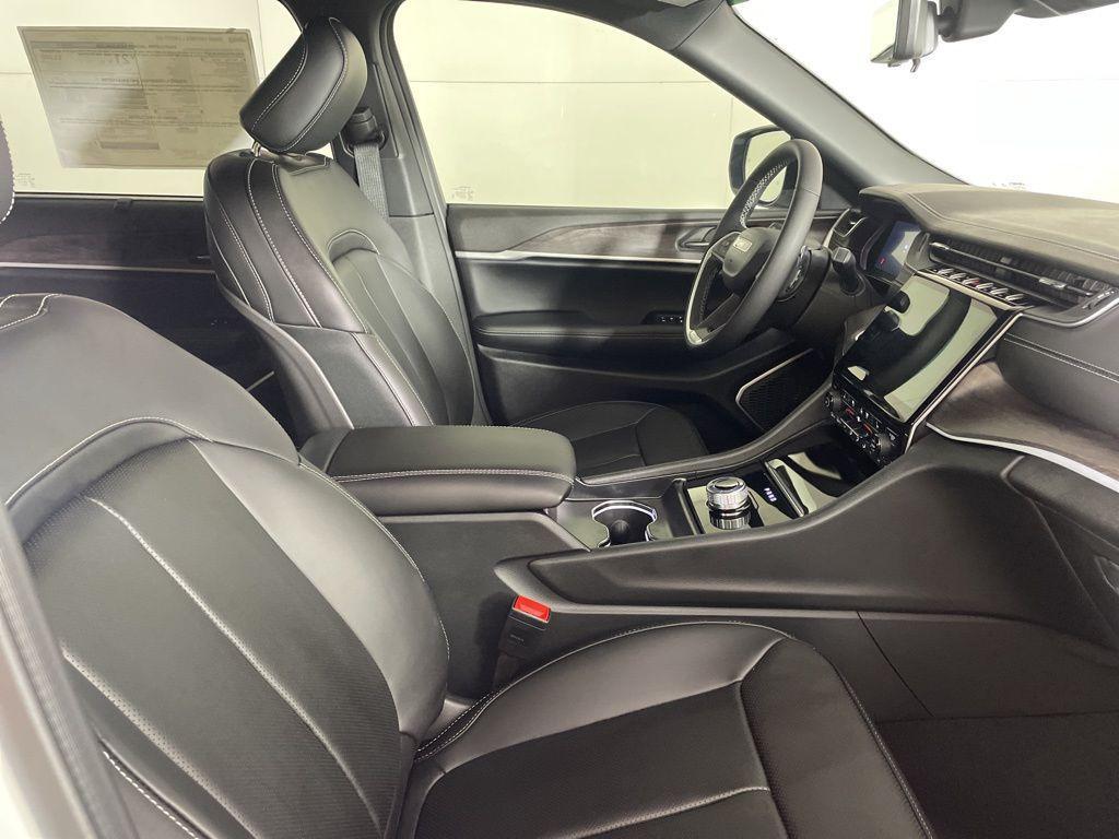 new 2025 Jeep Grand Cherokee L car, priced at $45,900