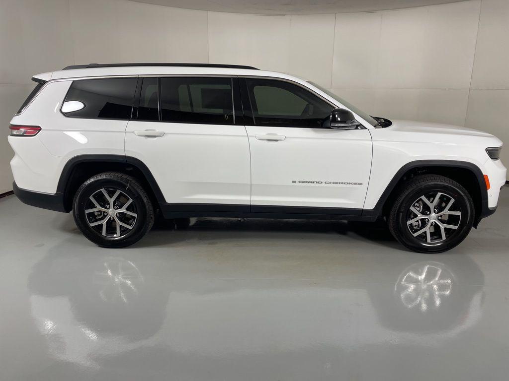 new 2025 Jeep Grand Cherokee L car, priced at $45,900