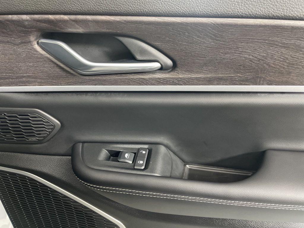 new 2025 Jeep Grand Cherokee L car, priced at $45,900