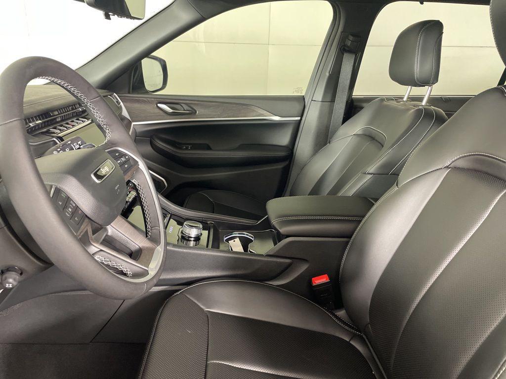 new 2025 Jeep Grand Cherokee L car, priced at $45,900