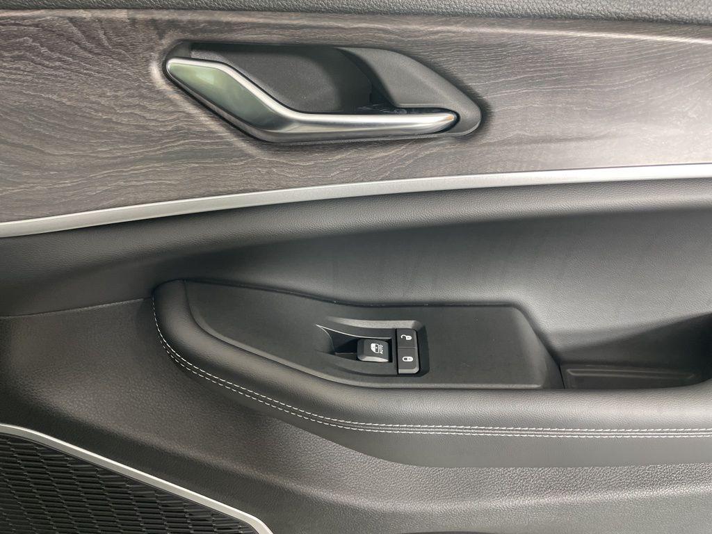 new 2025 Jeep Grand Cherokee L car, priced at $45,900