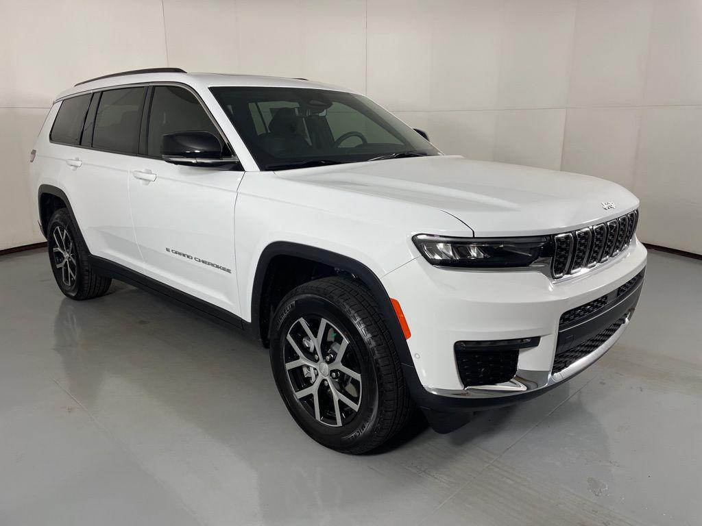 new 2025 Jeep Grand Cherokee L car, priced at $45,900