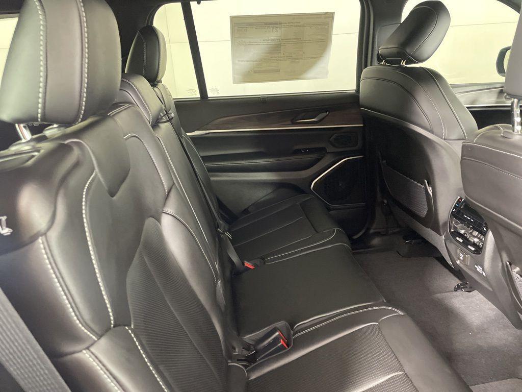 new 2025 Jeep Grand Cherokee L car, priced at $45,900