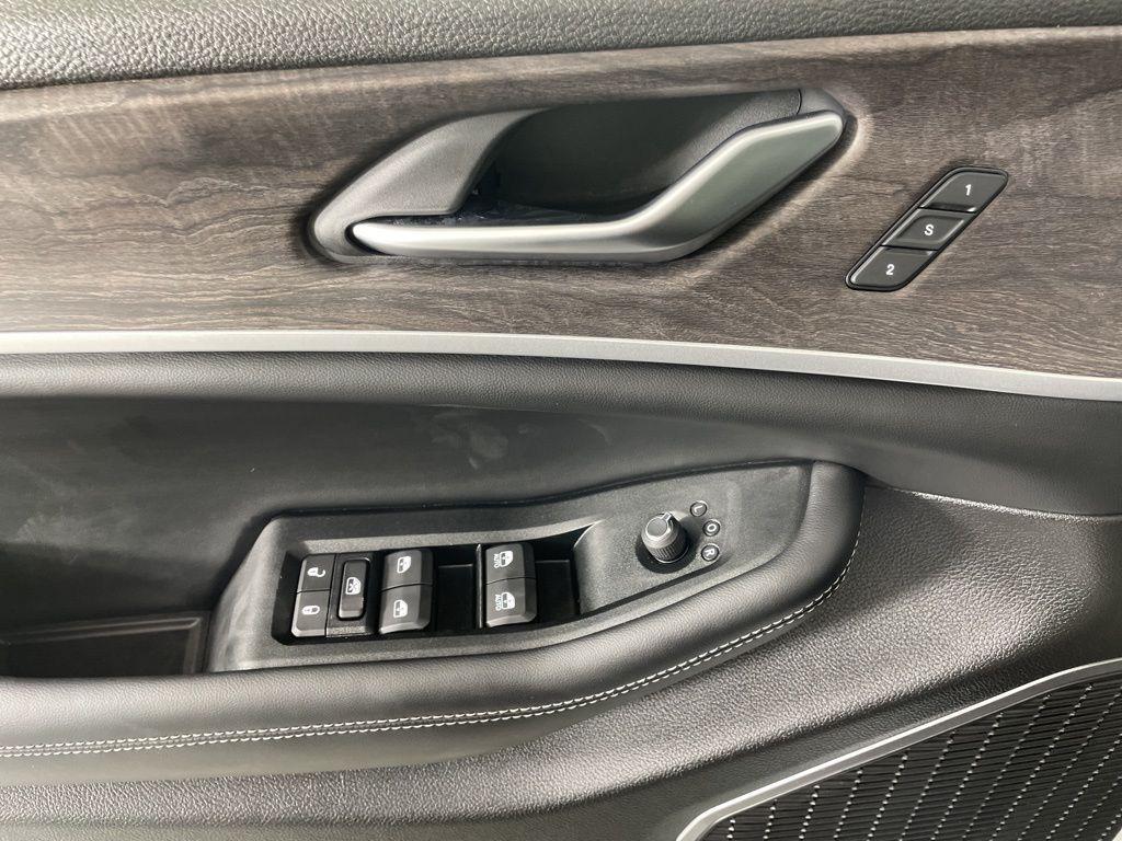 new 2025 Jeep Grand Cherokee L car, priced at $45,900