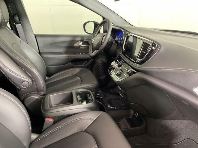 new 2025 Chrysler Pacifica car, priced at $36,940