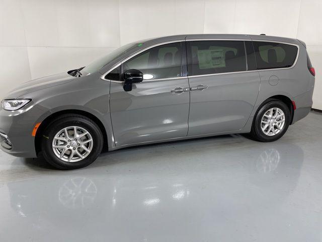 new 2025 Chrysler Pacifica car, priced at $36,940