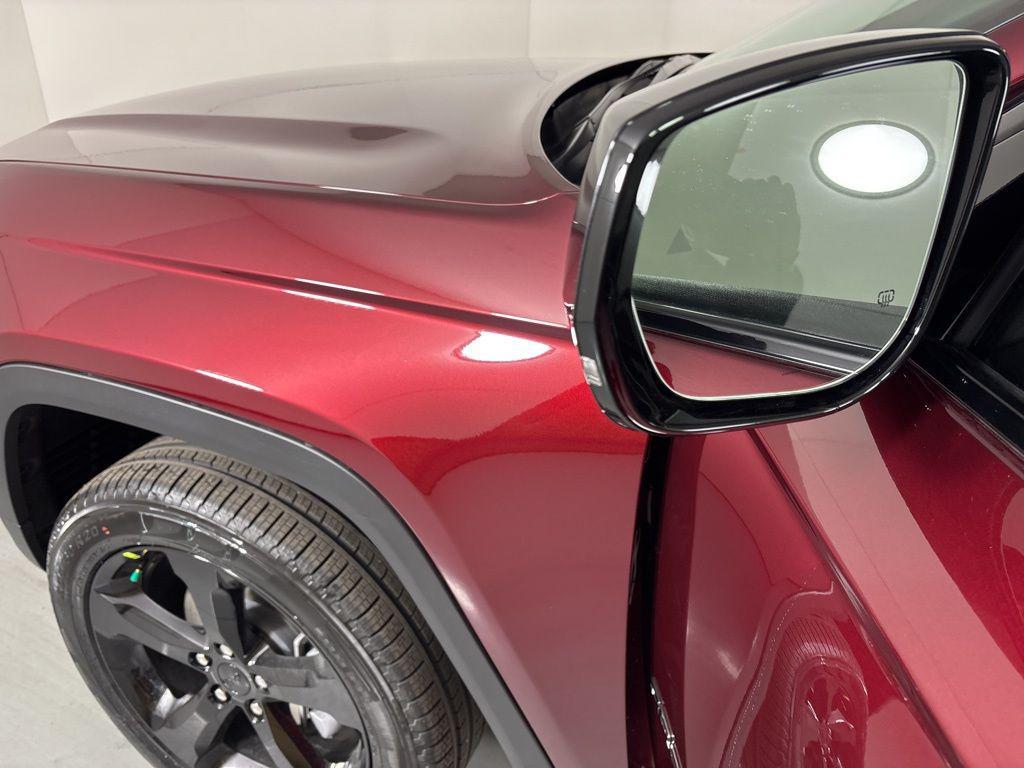 new 2026 Jeep Grand Cherokee car, priced at $47,985