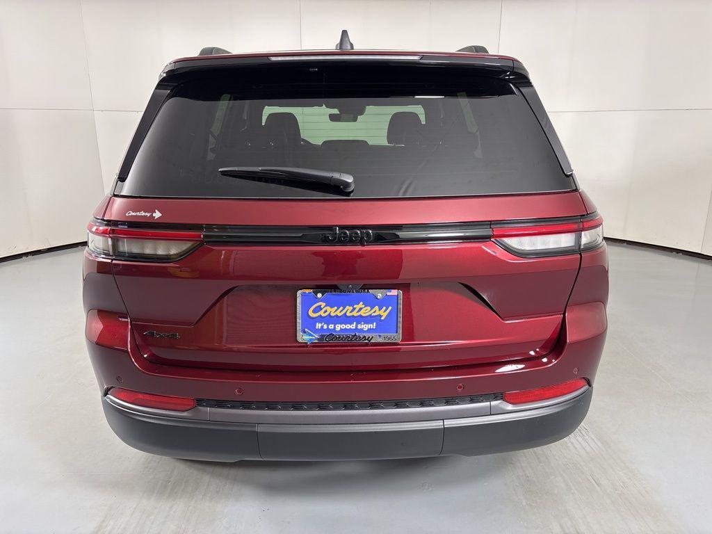 new 2026 Jeep Grand Cherokee car, priced at $47,985