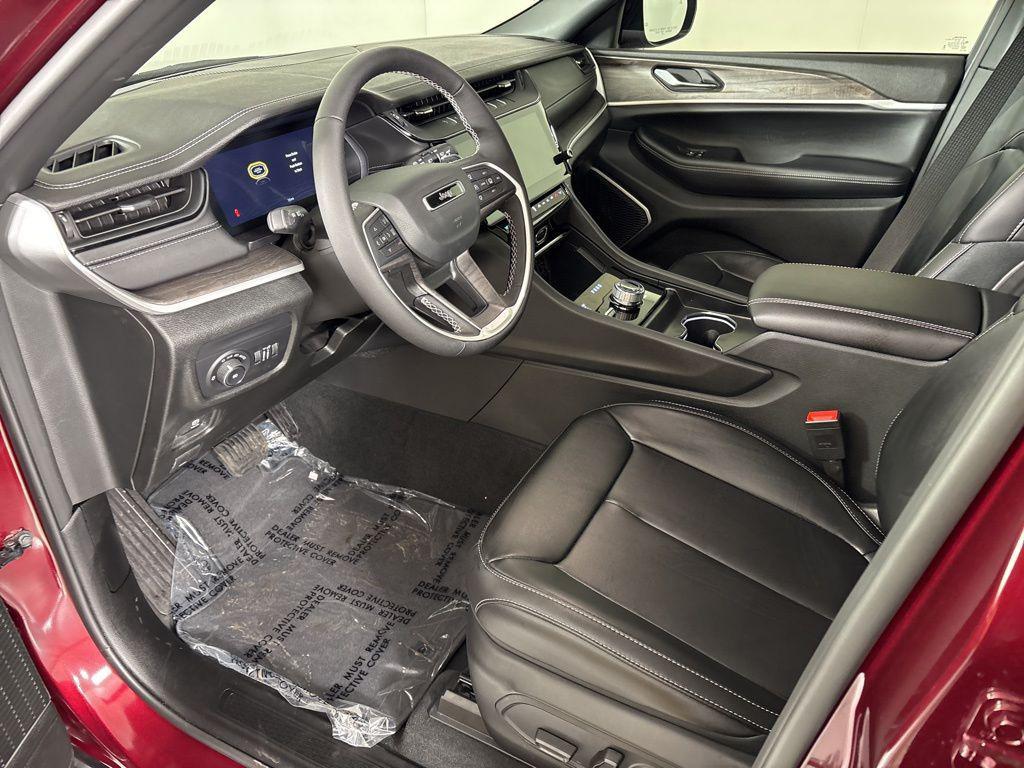 new 2026 Jeep Grand Cherokee car, priced at $47,985