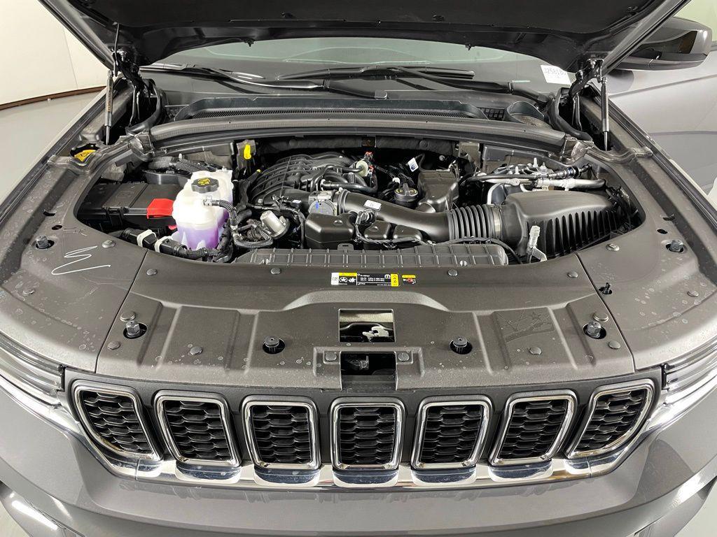 new 2025 Jeep Grand Cherokee car, priced at $30,500
