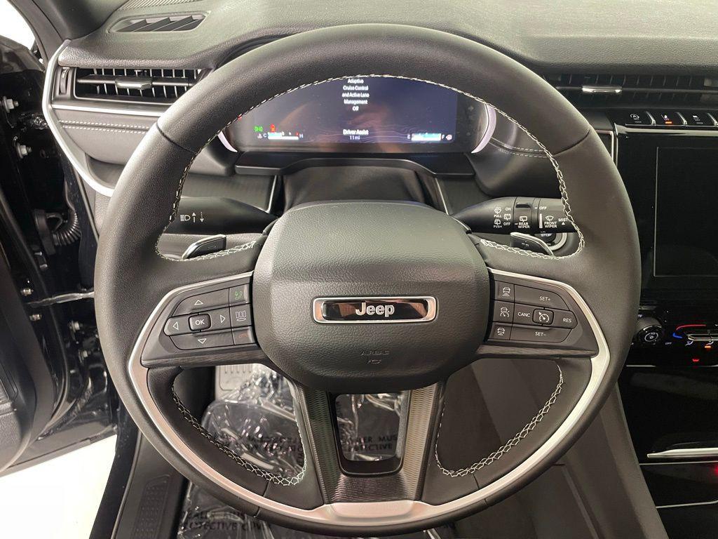 new 2025 Jeep Grand Cherokee car, priced at $30,500