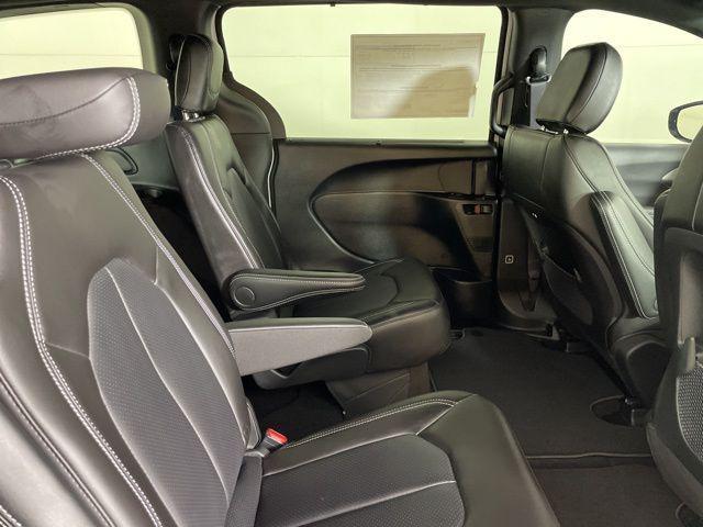 new 2025 Chrysler Pacifica car, priced at $37,445