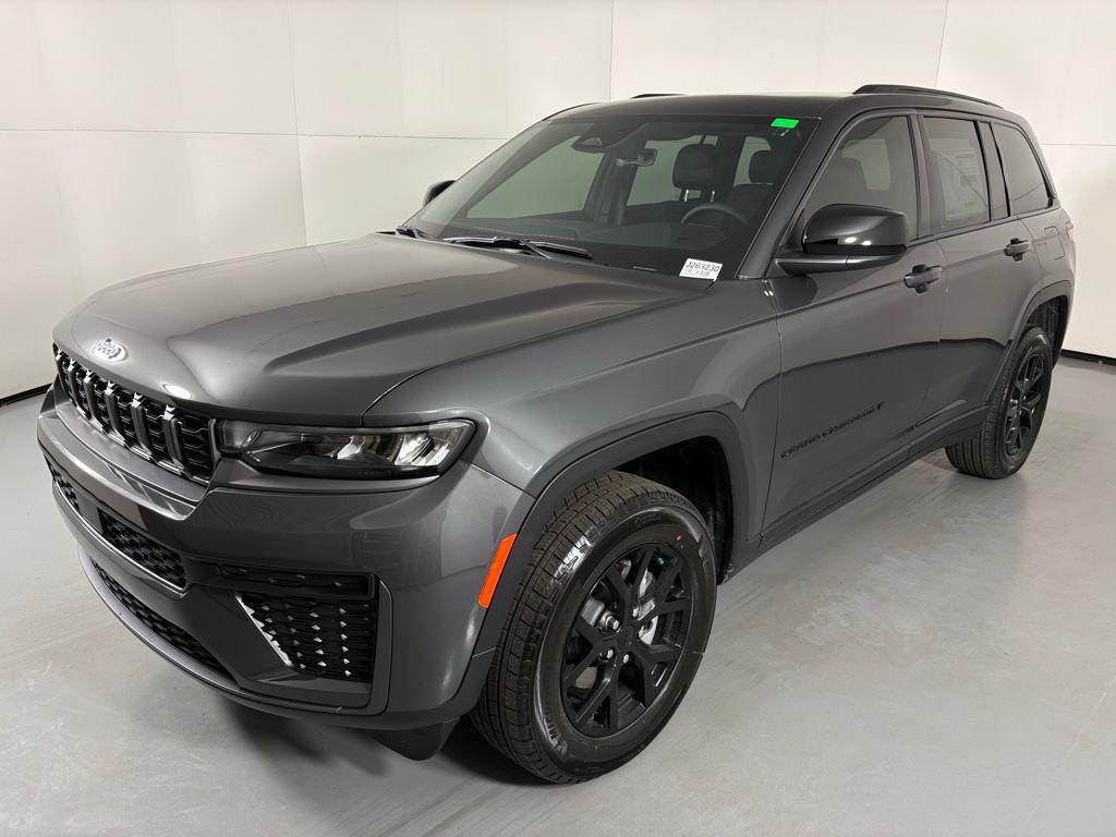 new 2026 Jeep Grand Cherokee car, priced at $46,900