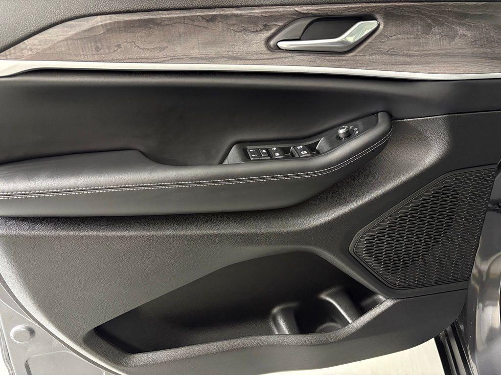 new 2026 Jeep Grand Cherokee car, priced at $46,900