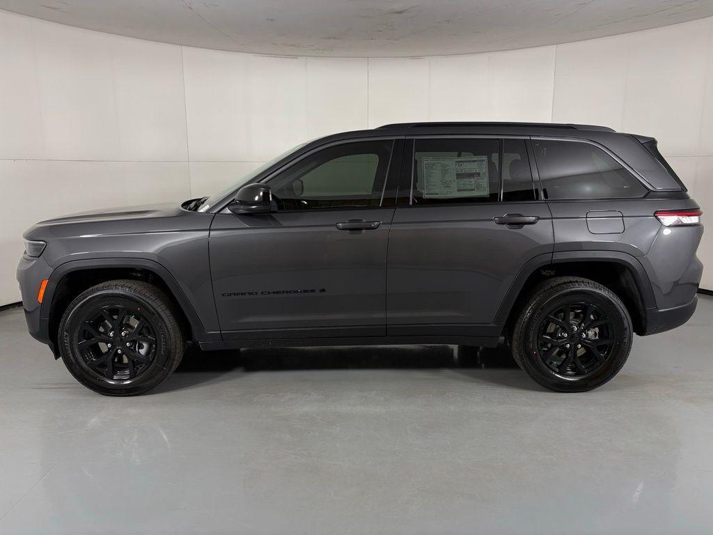 new 2026 Jeep Grand Cherokee car, priced at $46,900