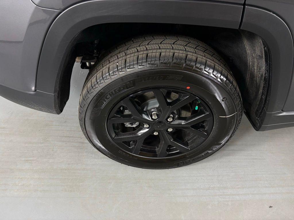 new 2026 Jeep Grand Cherokee car, priced at $46,900