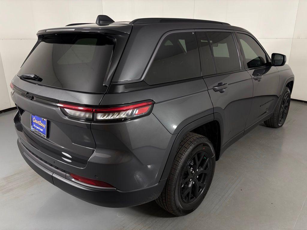 new 2026 Jeep Grand Cherokee car, priced at $46,900