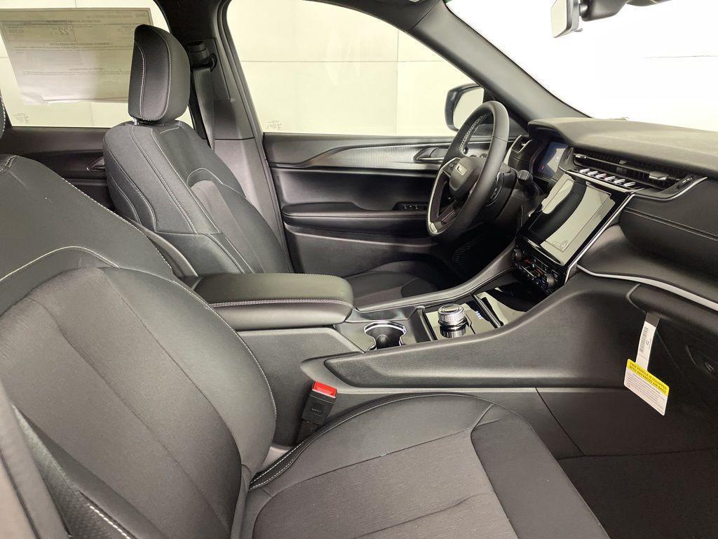 new 2025 Jeep Grand Cherokee car, priced at $32,325